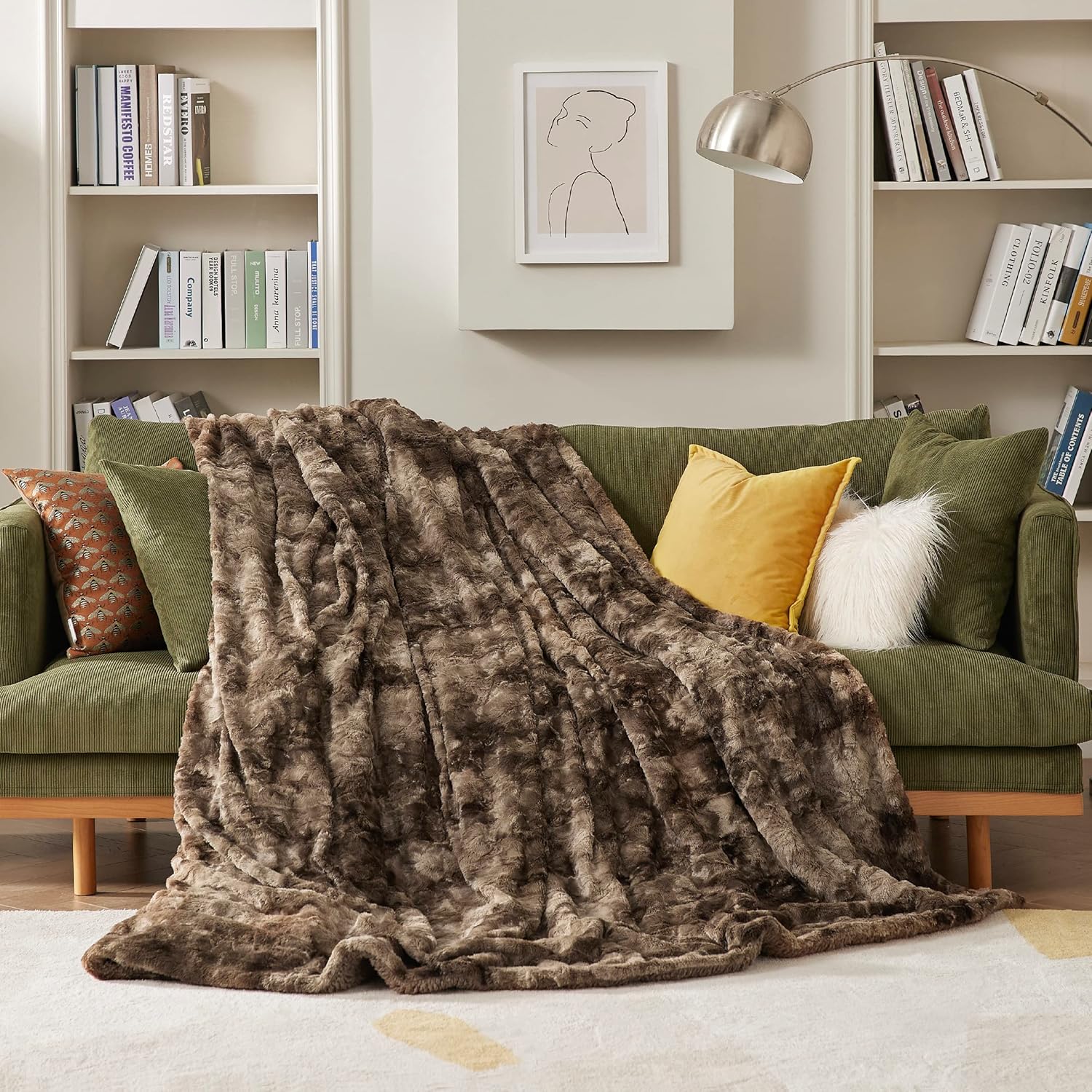 Bedsure GentleSoft Sherpa Fluffy Throw Blanket - Fleece Warm and Cozy Throw for Women Gift, Plush & Fuzzy Faux Fur Blanket for Couch, Sofa and Bed Decor, Tie Dye Design, Brown,